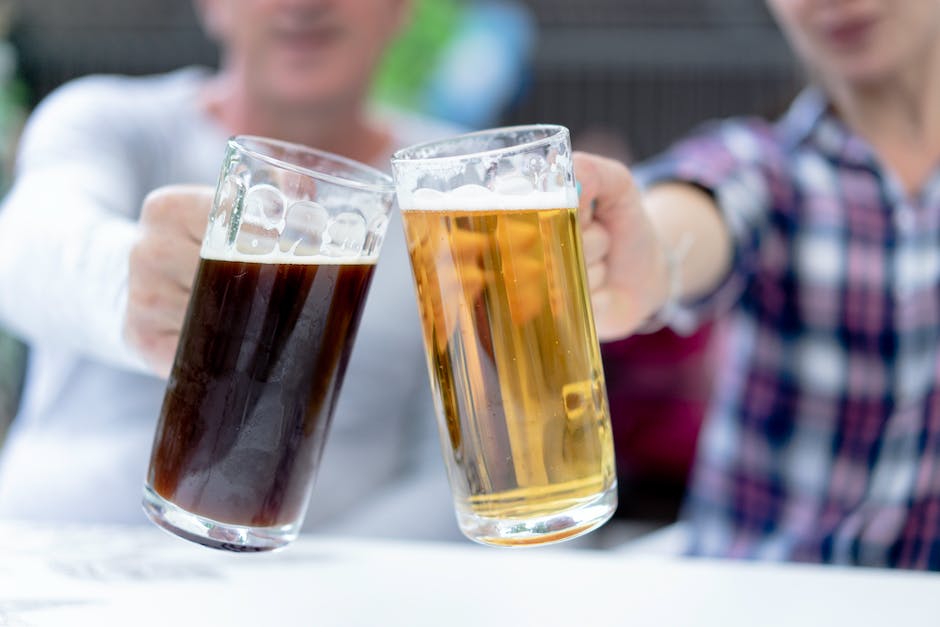 wie viel liter bier trinkt der deutsche im jahr_2